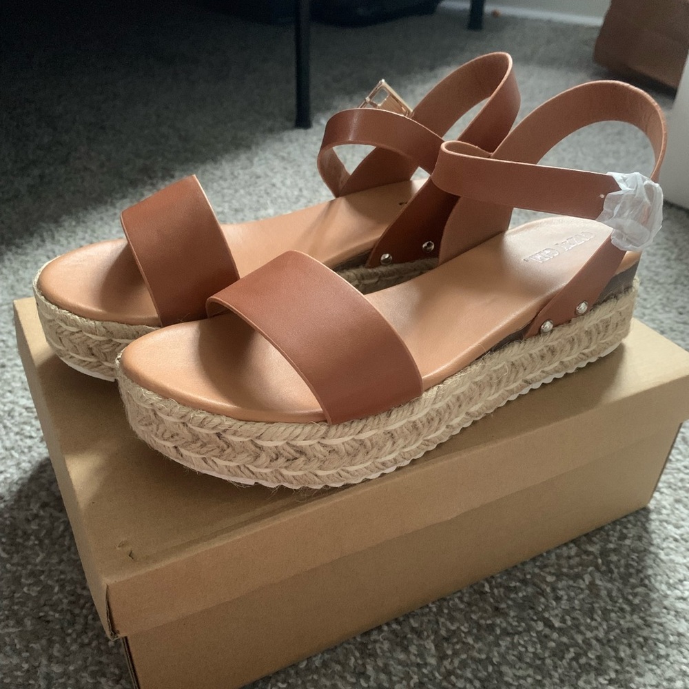 NWOT brown platform sandals